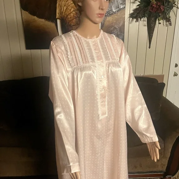 Vintage~ Christian Dior ~Size Large Pink Elegant Nightgown